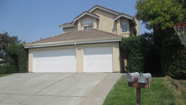 property at 3032 Teak Ct