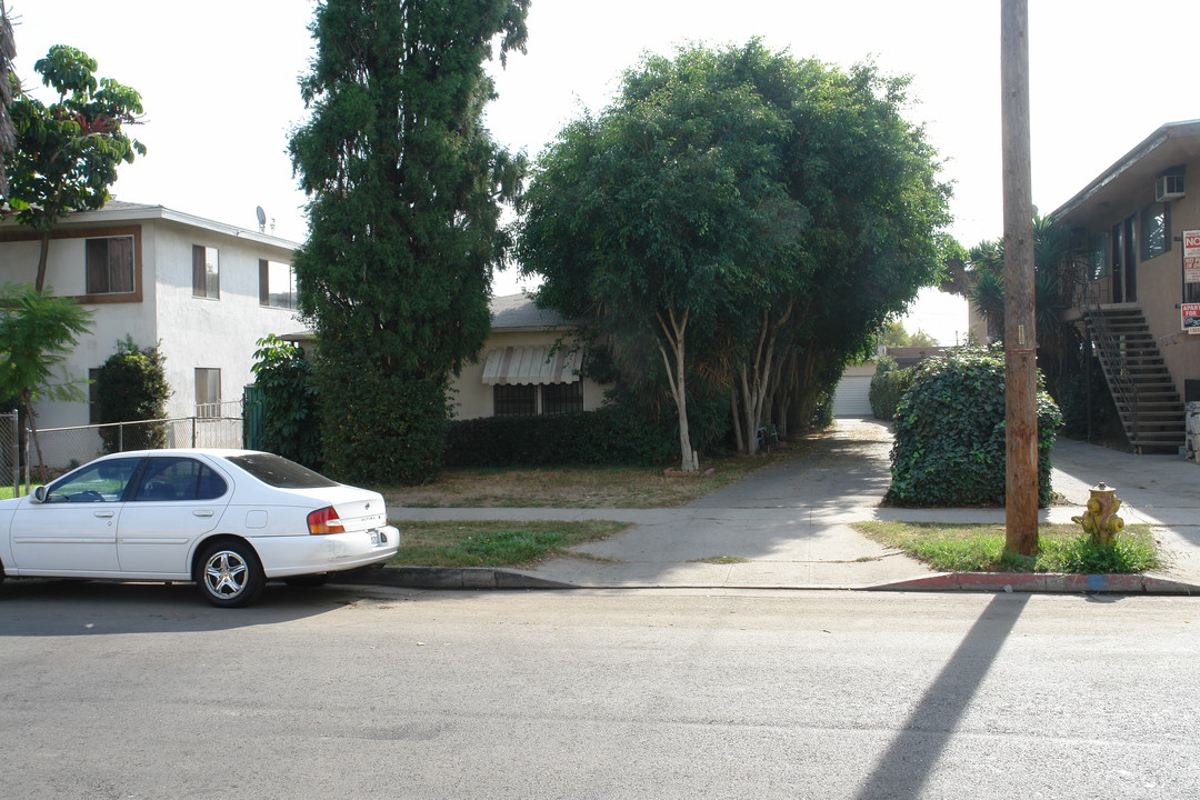 14162 Sylvan St in Van Nuys, CA - Building Photo