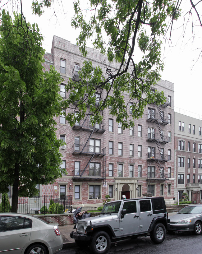 Nathan Hale Court in Brooklyn, NY - Foto de edificio - Building Photo