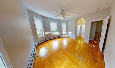 9 Beacon St, Unit 2T in Somerville, MA - Foto de edificio - Building Photo