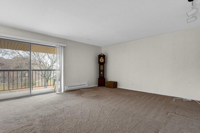 150 Fountainview Ln in Lombard, IL - Building Photo - Building Photo