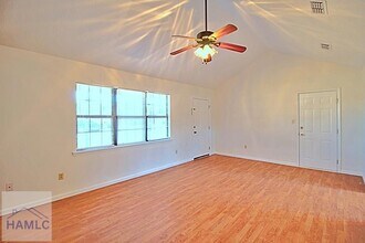 915 Churchfield Dr in Hinesville, GA - Foto de edificio - Building Photo