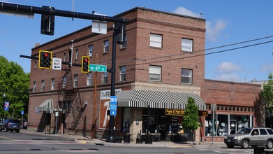 Landaker Building in Redmond, OR - Building Photo - Building Photo