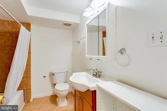 301 Loureiro Ln in Oxon Hill, MD - Building Photo - Building Photo