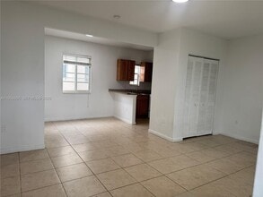 7130 Rue Versailles Dr in Miami Beach, FL - Building Photo - Building Photo