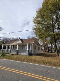 1401 Old Norlina Rd in Henderson, NC - Foto de edificio - Building Photo