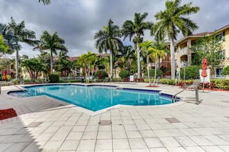 6482 Emerald Dunes Dr in Royal Palm Beach, FL - Building Photo - Building Photo