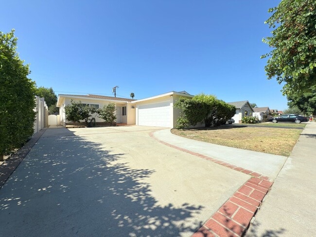 property at 13936 Wyandotte St