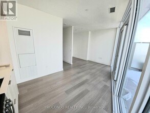 448 Burnhamthorpe Rd W in Mississauga, ON - Building Photo - Building Photo