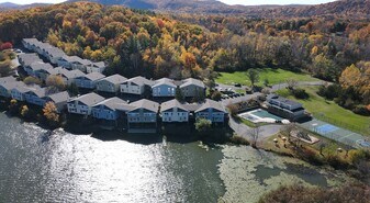 Lakeshore Preserve in Port Ewen, NY - Building Photo