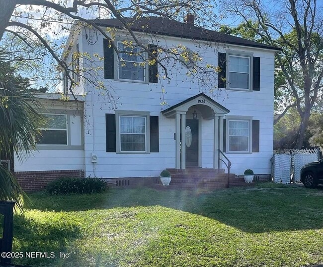 property at 1924 Arcadia Pl