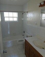 408 NE 12th Ave, Unit 2 in Pompano Beach, FL - Foto de edificio - Building Photo