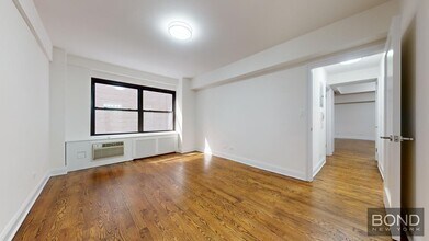 157 W 57th St in New York, NY - Building Photo - Building Photo