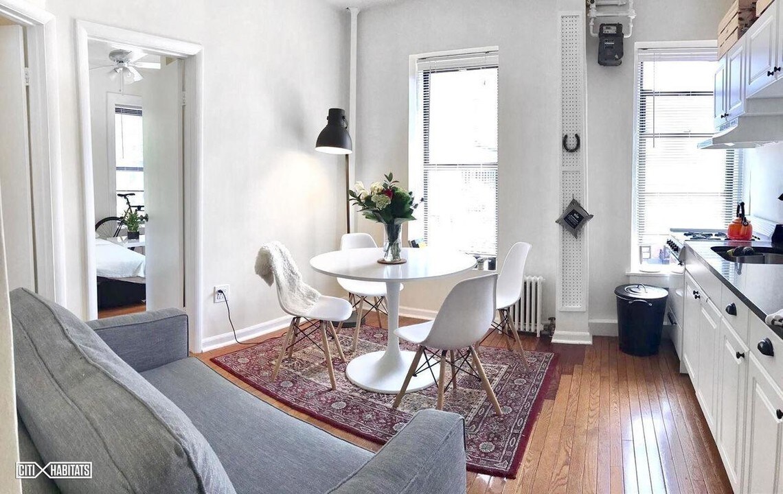 270 E 78th St in New York, NY - Building Photo