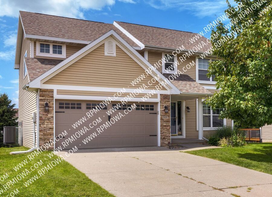 900 SE Woodbine Dr in Grimes, IA - Building Photo