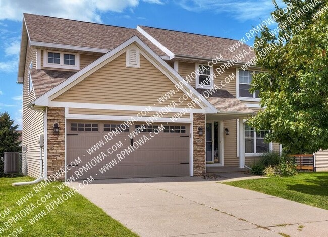 property at 900 SE Woodbine Dr