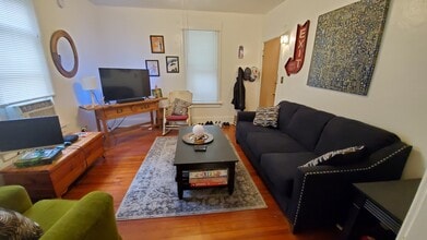 932 Mississippi St, Unit 1 in Lawrence, KS - Foto de edificio - Building Photo