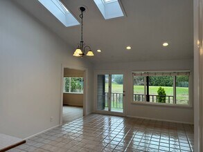 21711 84th Ave W in Edmonds, WA - Foto de edificio - Building Photo