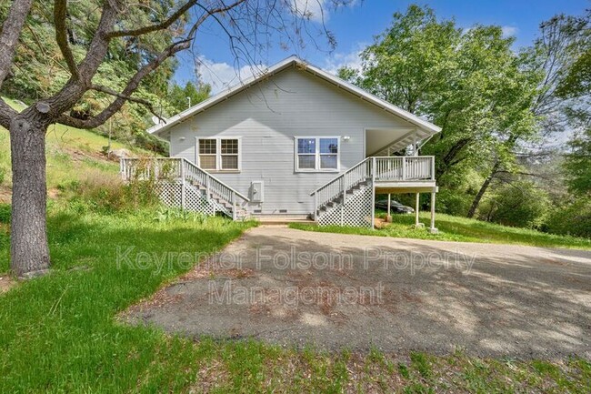 5456 Oak Leaf Cir