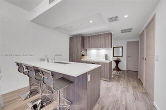 801 S Miami Ave in Miami, FL - Foto de edificio - Building Photo