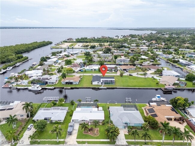 4380 Harbour Terrace in North Fort Myers, FL - Foto de edificio - Building Photo
