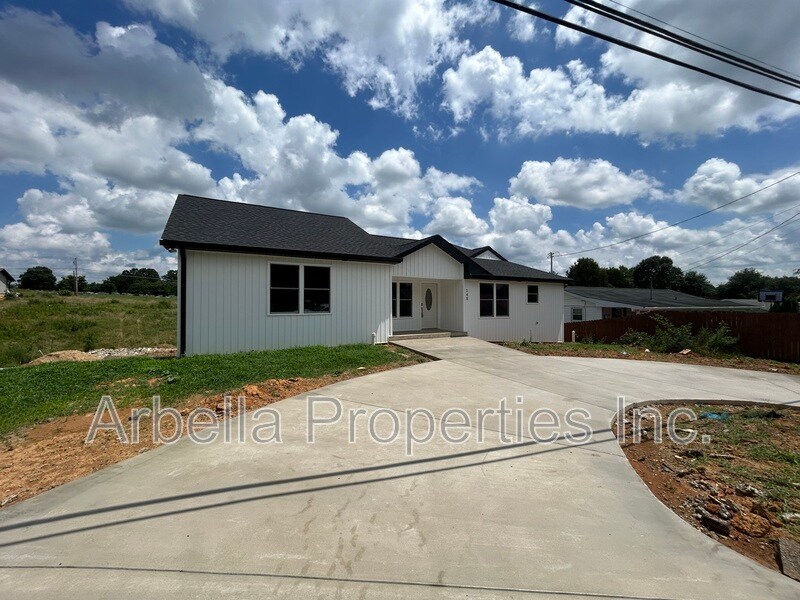 148 Mary St in Gray, TN - Building Photo