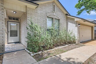 2451 Roundabout Ln in Round Rock, TX - Building Photo - Building Photo