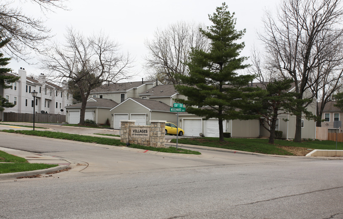 Villages of Overland Park in Overland Park, KS - Building Photo