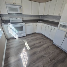 589 Wrensong Rd, Unit B in Yardley, PA - Foto de edificio - Building Photo