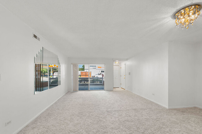 4710 N Elston Ave-Unit -106 in Chicago, IL - Building Photo - Building Photo