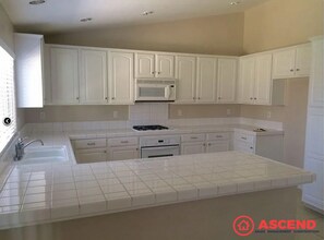 12708 Beechfield Dr in Bakersfield, CA - Building Photo - Building Photo