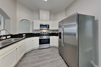 9102 Colony Cove Dr in Spring, TX - Foto de edificio - Building Photo