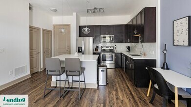 5005 Galleria Dr in Farmers Branch, TX - Foto de edificio - Building Photo