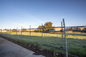 Colibri Commons in East Palo Alto, CA - Building Photo - Building Photo