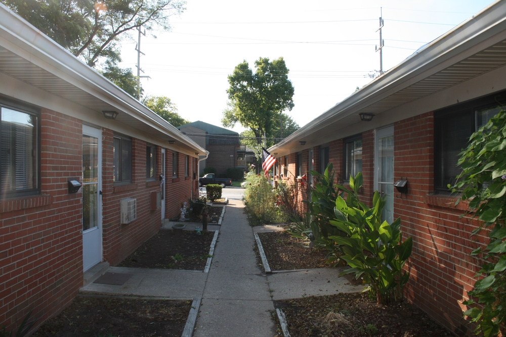 1818 Sutton Ave in Cincinnati, OH - Foto de edificio