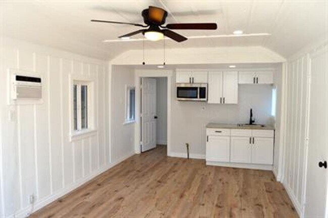 2681 Pomeroy Ave in Los Angeles, CA - Foto de edificio - Building Photo