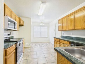 1111 Pikes Peak Dr in Amarillo, TX - Building Photo - Building Photo