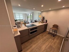 1111 Crandon Blvd in Key Biscayne, FL - Building Photo - Building Photo