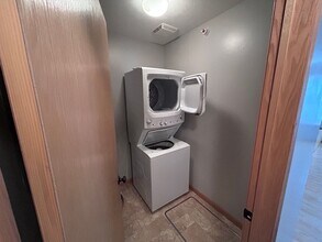 545 4th Ave SW in Valley City, ND - Foto de edificio - Building Photo