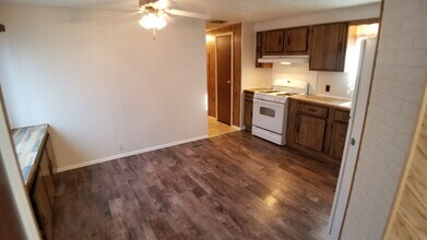 123 Opal Dr in Riverton, WY - Foto de edificio - Building Photo