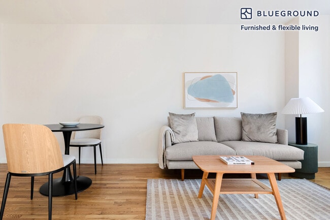 120 W 21st St in New York, NY - Building Photo - Building Photo