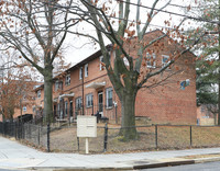 Richardson Dwellings in Washington, DC - Foto de edificio - Building Photo