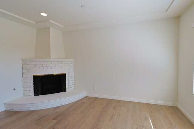 844 N Lima St in Burbank, CA - Foto de edificio - Building Photo