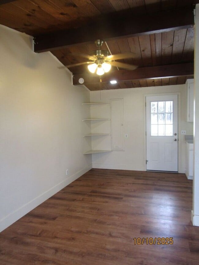 4982 Hessel Rd in Sebastopol, CA - Building Photo - Building Photo
