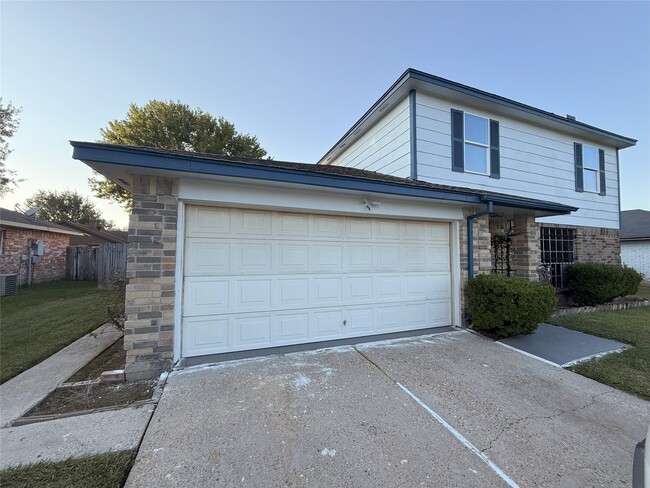 12715 Middlesbrough Ln in Houston, TX - Building Photo - Building Photo