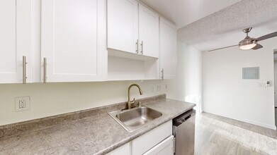 400 Alameda del Prado-Unit -400H in Novato, CA - Building Photo - Building Photo