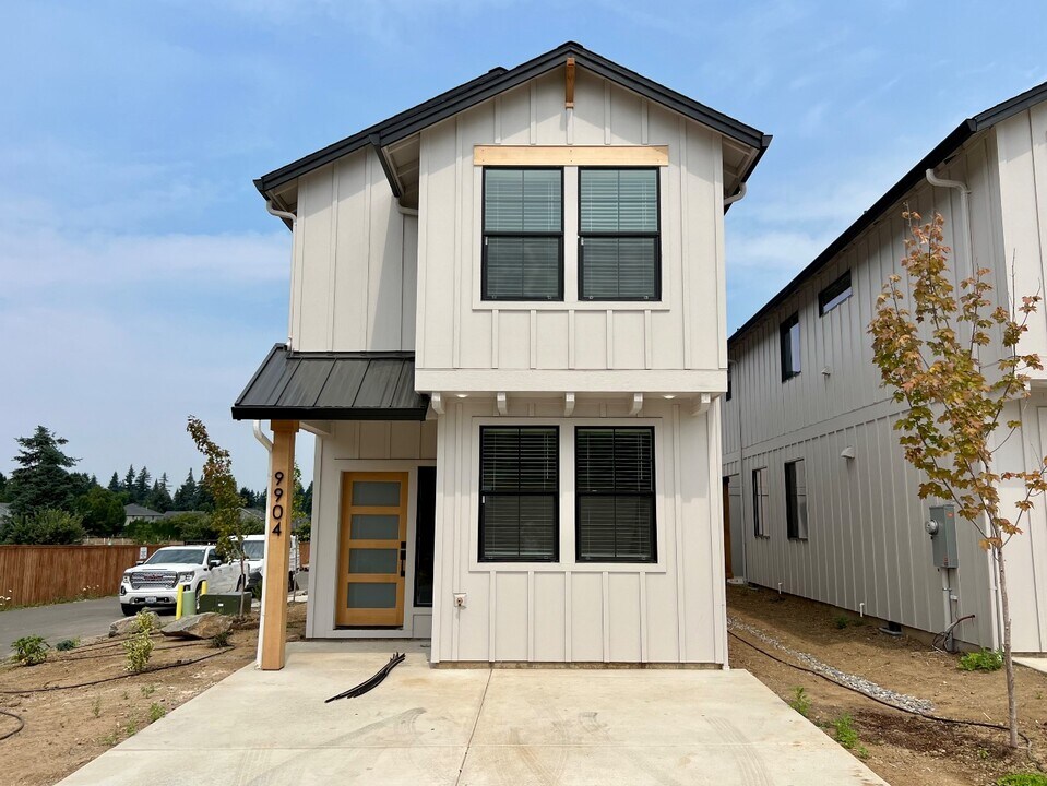 9904 NE 46th Ct in Vancouver, WA - Building Photo