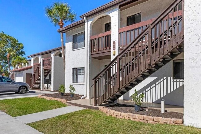 1640 Stickney Point Rd in Sarasota, FL - Building Photo - Building Photo