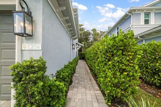 2614 Seychelles Cir in Naples, FL - Building Photo - Building Photo