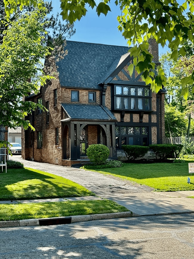 3682 Glencairn Rd, Unit 1st Floor